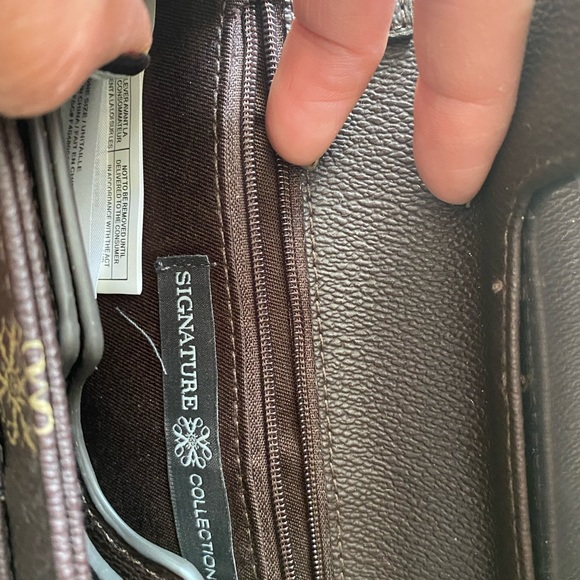 Signature Collection Clutch Wallet - Picture 5 of 6